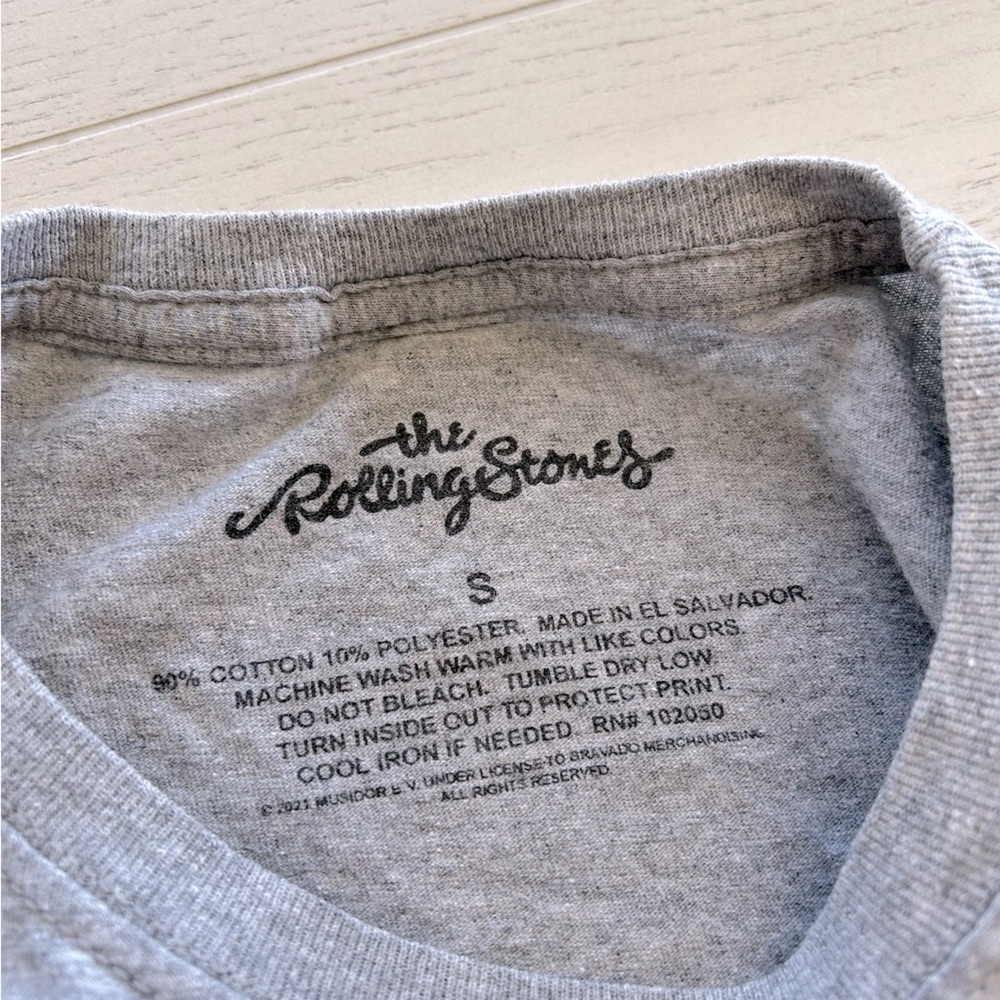 Buckle - The Rolling Stones Gray Tee and Dark Gray Graphic Tee - Picture 6 of 7